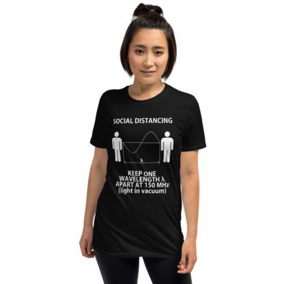 Social Distancing Witz T-Shirt Model