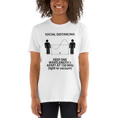 Social Distancing Nerdiger Witz T-Shirt Model